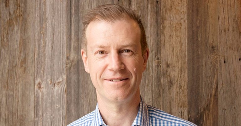 IVC Evidensia chief to step down in April