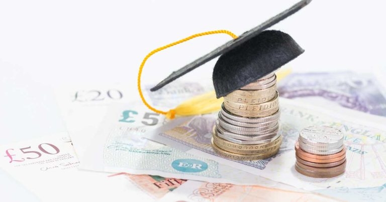 Vets4Pets launches university scholarships