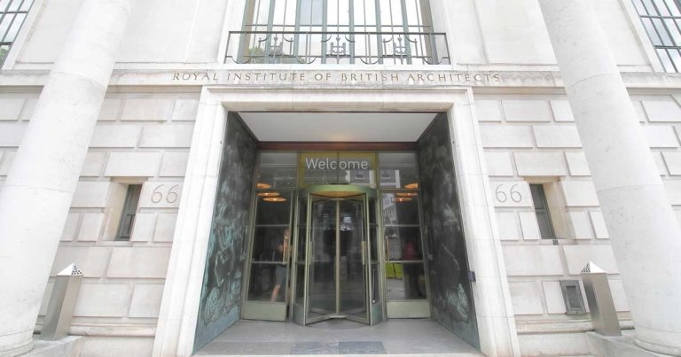 RCVS chief executive defends procedures amid new protest