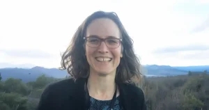 Glasgow academic receives Plowright Prize for rabies work