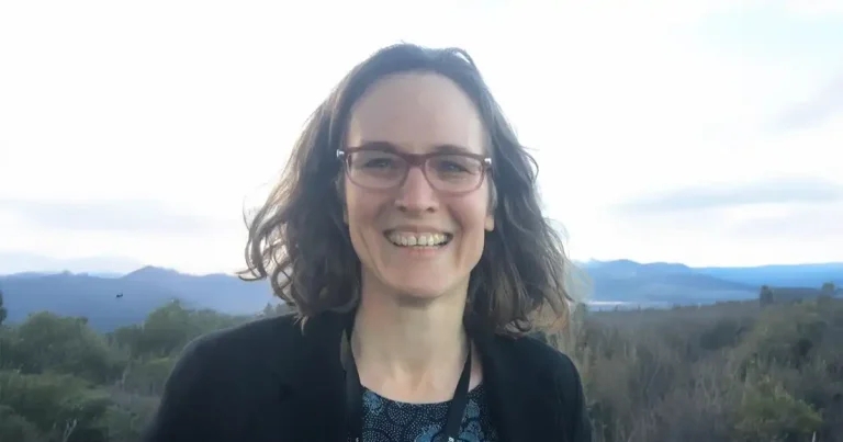 Glasgow academic receives Plowright Prize for rabies work