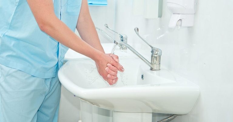 Online course spotlights infection control