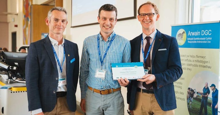 Welsh vets scoop awards for AMR contribution