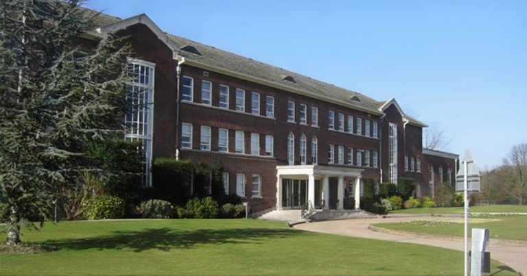 Cambridge vet school admissions ‘to go ahead in 2026’