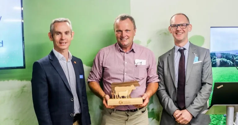 Welsh vets awarded for AMR efforts